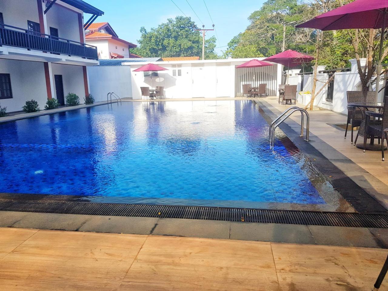 Livinya 3*